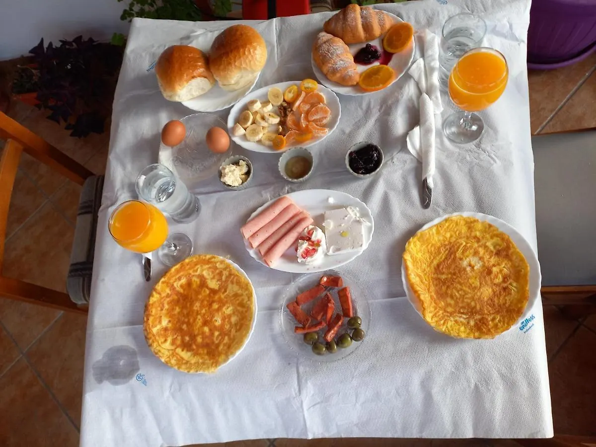Vila Hk Kruje Bed & Breakfast