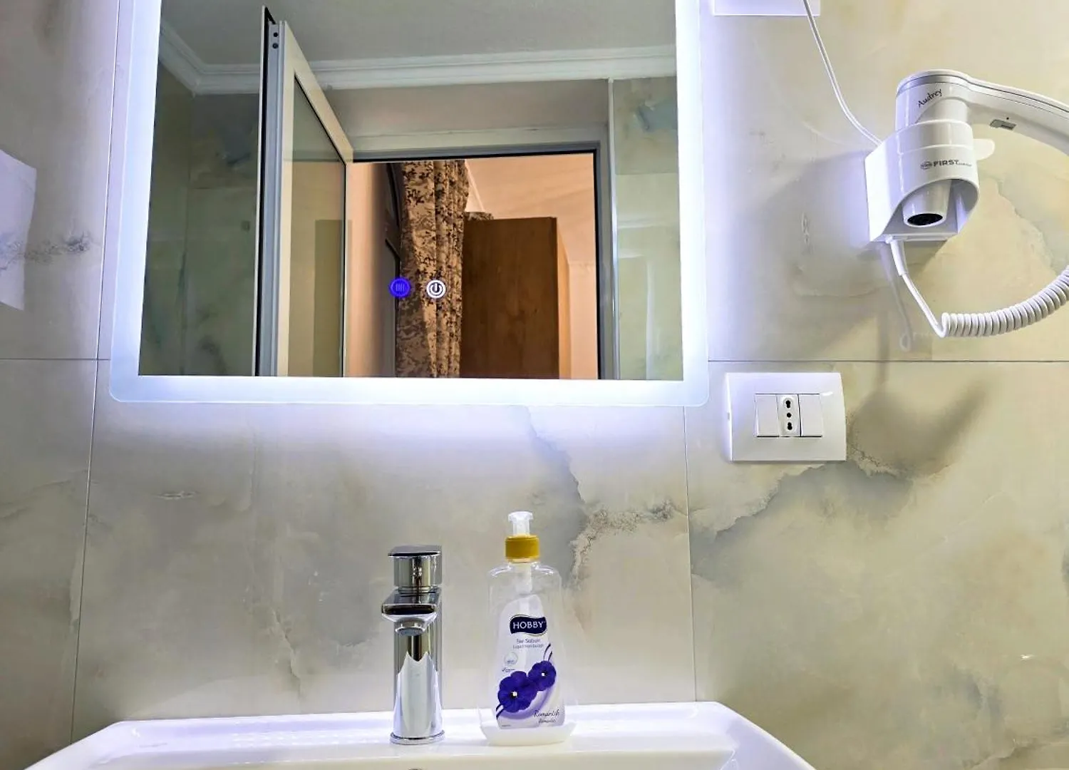 Vila Hk Kruje Bed & Breakfast